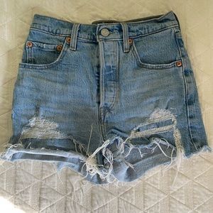 Levi’s Ribcage Shorts